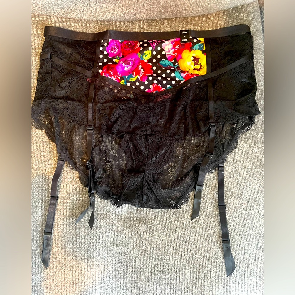 NWT torrid Betsy Johnson cheeky panty with garter
